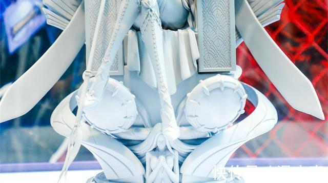 千寻疾|斗罗:比比东手办初次登场,一款全是腿,一款霸气无比,个性十足