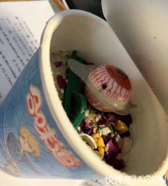 奇葩|方便面厂家太会玩了，撕开纸盖露出狐主任，之前还推出过动漫泡面