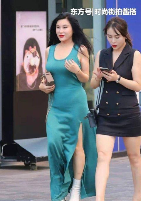 高跟鞋|30岁＋女人这样穿很抢眼蓝绿色连衣裙＋高跟短靴