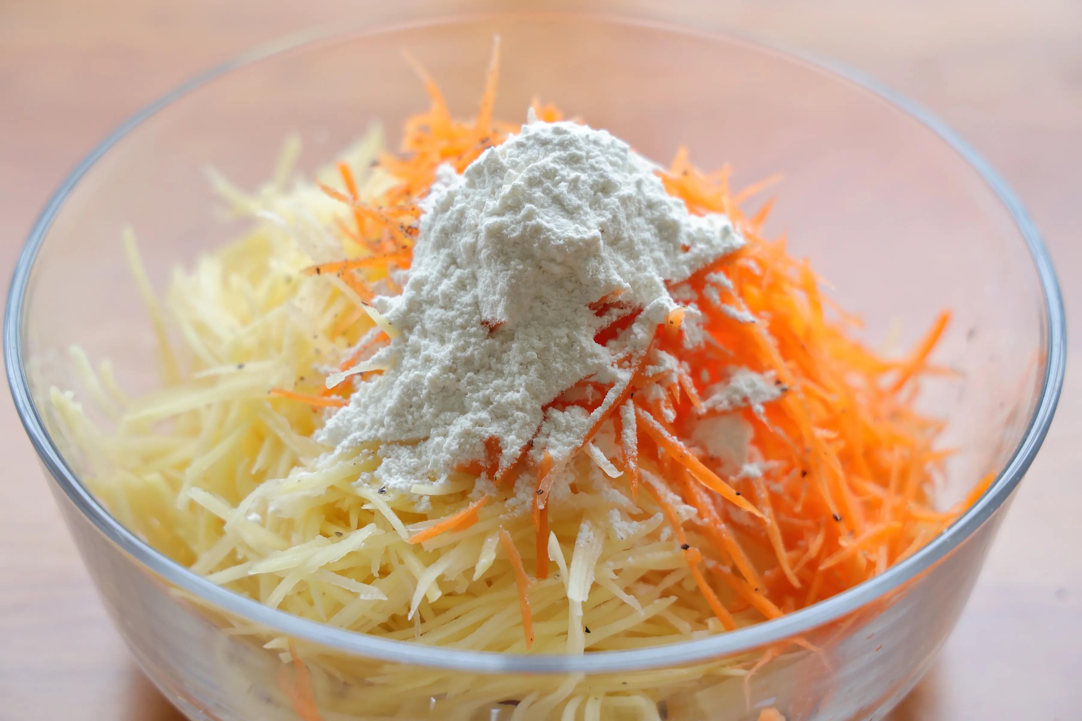 不用和面的懒人早餐，3个土豆就搞定了，好吃还拉丝