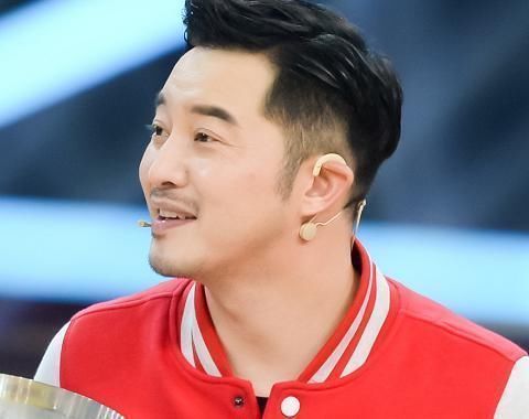 b同是節(jié)目組評(píng)價(jià),沙溢是快樂源泉,蔡徐坤是嘉賓,看到baby:更過分