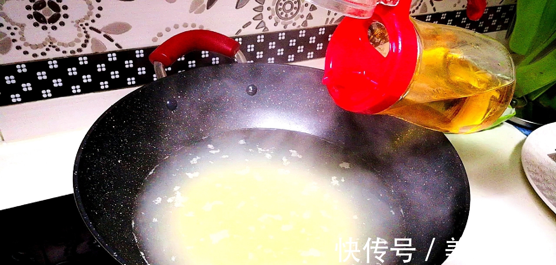 稠米油|熬小米粥时，直接下锅是不对的！掌握3点，米粥浓稠米油多