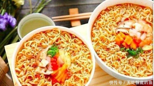 泡面的时候,很多人都忽略了这一环节,所以泡面才难吃还发硬