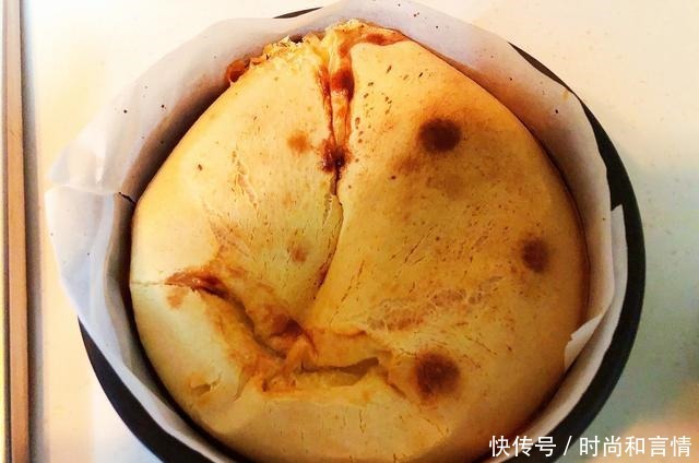 一碗糯米粉、一个蒸红薯,拌一拌、烤一烤,外脆里糯,香甜还爆浆