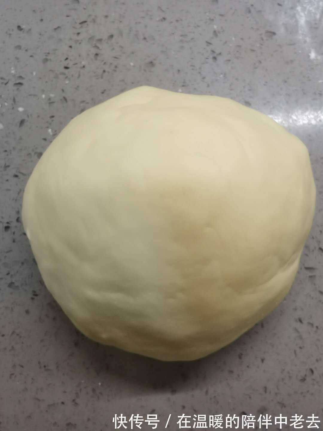 这小饼一上桌，儿子一口气吃10个还说没吃够，柔软咸香，太好吃！