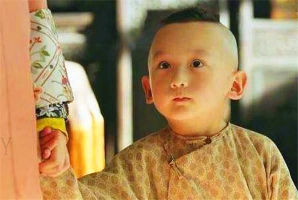 赵恒|小孩爬上龙椅上玩耍，皇帝：天子好做吗？他回答了4字后继承皇位