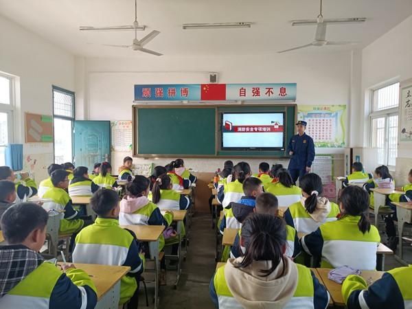 乌岭小学多措并举上好开学安全第一课