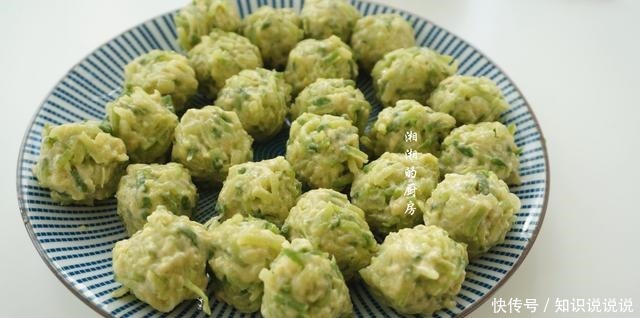 冬天多吃萝卜!试试这样做,不加一滴水,外酥内软,比肉丸子好吃