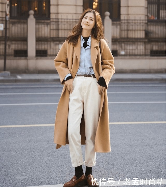 身材|阔腿裤烂大街了,今年流行的长大衣配半身裙