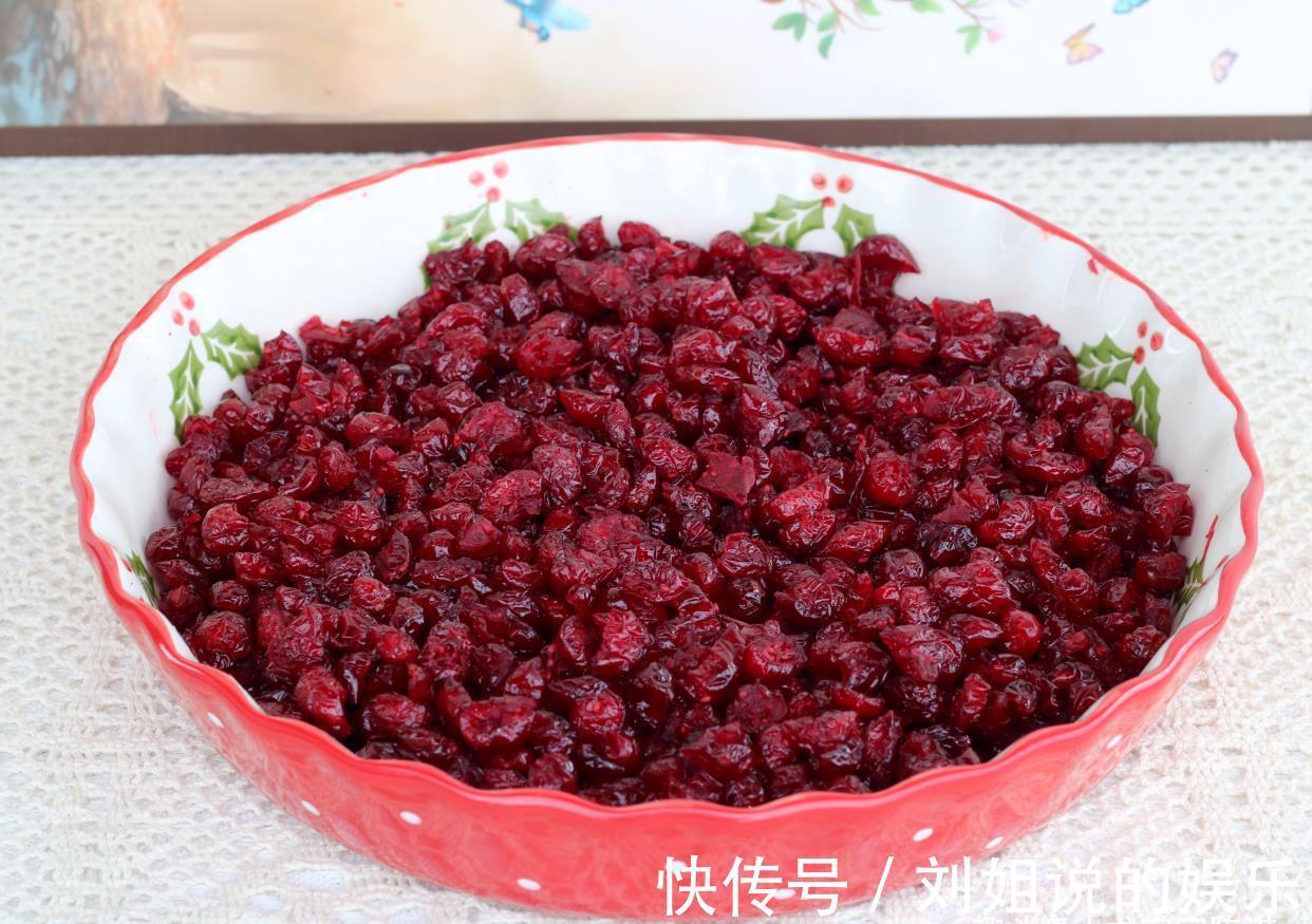 蔓越莓|夏天易出汗,这种高钾水果要多吃,每天坚持吃一点,年轻不显老