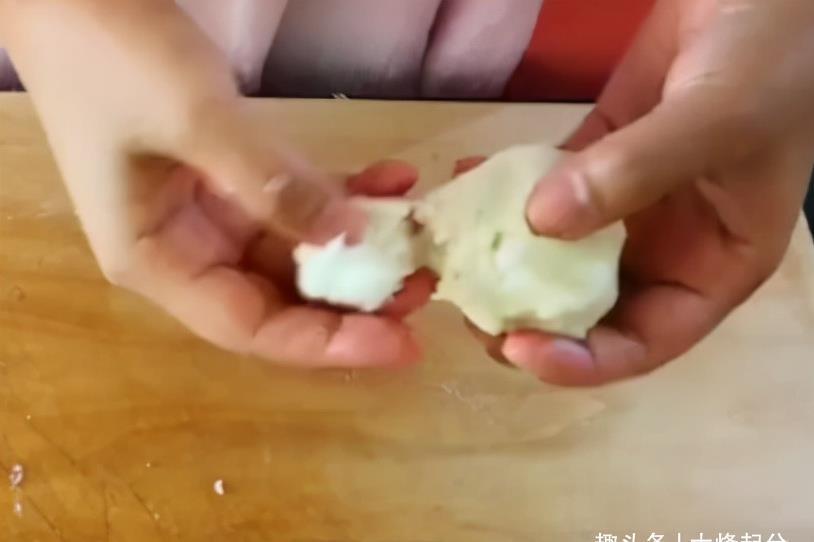 油酥球|美味鲜花饼的家常做法,香软可口,玫瑰味十足,酥到掉渣