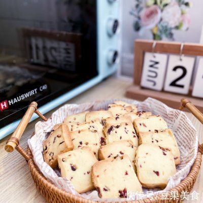 烘焙|适合烘焙小白制作的｜超级酥脆的蔓越莓饼干