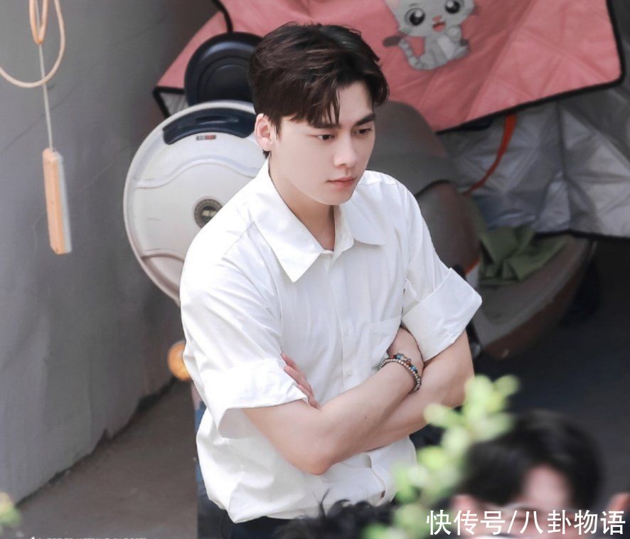 人品|《最后的赢家》路透，看到张哲瀚对老奶奶的态度，真是细节见人品