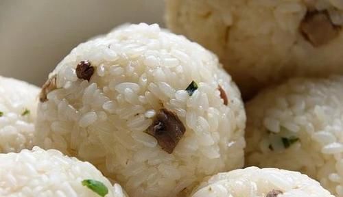 韩国|同样是米饭,韩国人捏成了饭团,日本人卷成了寿司,中国人做什么