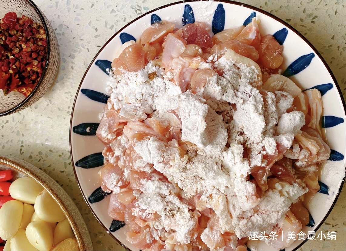做辣子鸡时,多加这一步,鸡丁美味没腥味,全家都爱吃