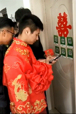 |搞笑GIF:打扮这么帅,是准备要去约会么