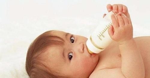 母乳|8个月宝宝,因为辅食加错双肾长满“结石”,很多父母还在这样喂