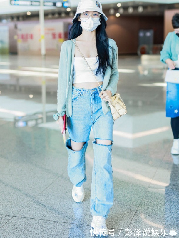 小开衫 现在正是穿小开衫的季节!遮肉又显瘦,搭配裙子太美了