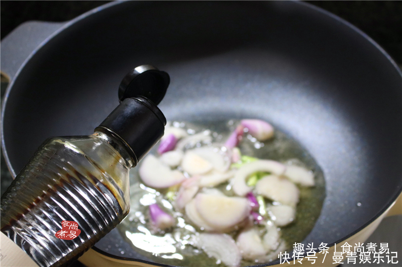 快捷|猪肚此做法,简单快捷,煲一煲,拌一拌就上桌,鲜嫩爽脆真好吃