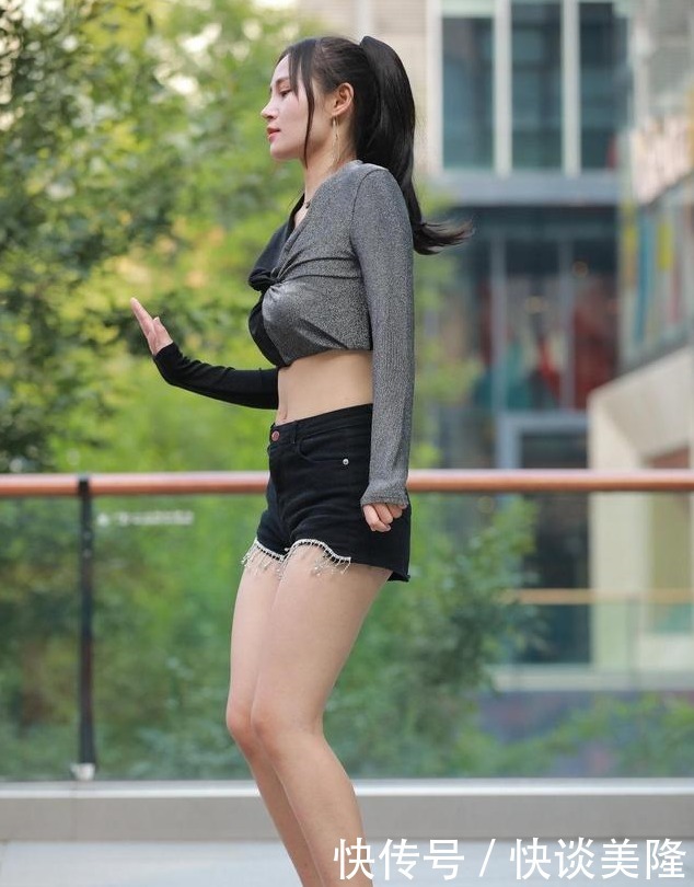 好看|想要把短裤穿好,必须要会配鞋子,笔直纤细的美腿才能展现出来