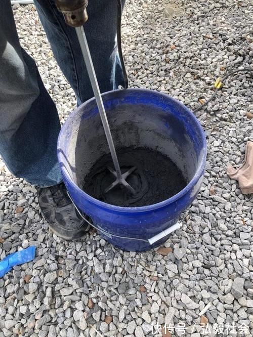 红砖|院子铺红砖不急着打水泥,先铺一层钢丝网,施工快速,2小时完工