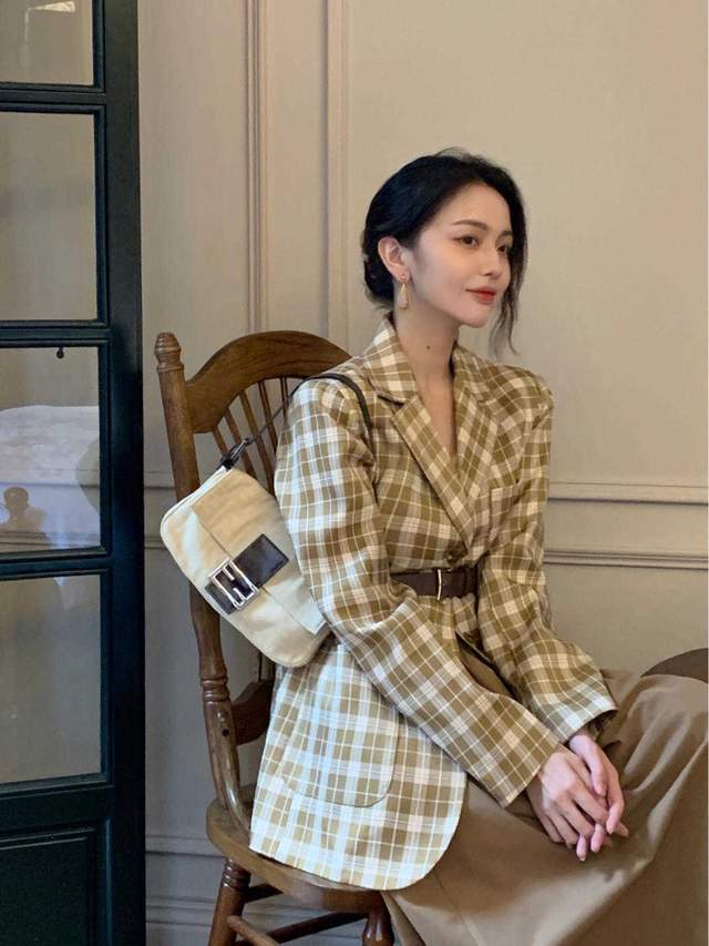 穿搭|立秋后,用西服搭配裙子时髦又显气质,小个子的女生都爱了