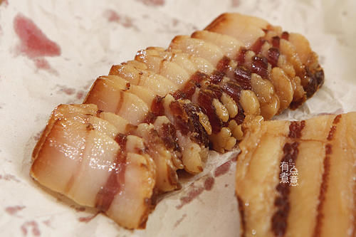 腌腊肉,只用冷水洗可不行,多做一步,腊肉无异味,咸香又可口