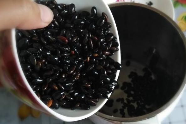 白发|每天坚持喝一碗，连续坚持一个月，白发变成乌黑秀发，身体更健康