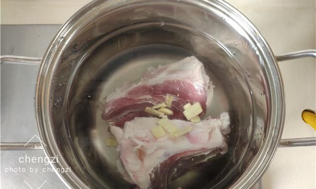 白色|秋季身体要滋润，不妨试试这汤，清润鲜美不上火，老人孩子都合适