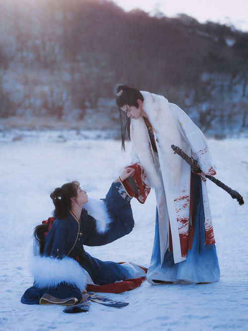 血衣|双风格“血衣”汉服引众人争议,这究竟是“汉服”还是“和服”?
