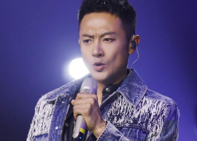 印小天和杜淳同台跳舞多尴尬,印小天想点评杜淳还得看金星的眼色