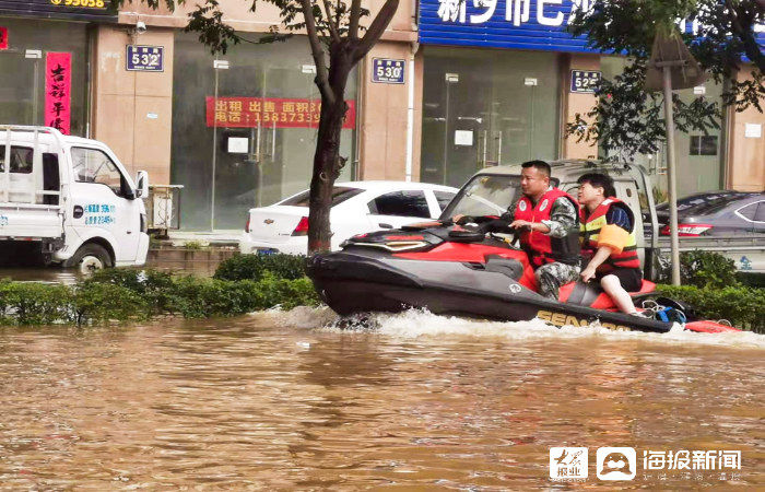 李文洁|风雨面前“鲁豫”并肩 东营这支救援队的身影暖“爆”了！