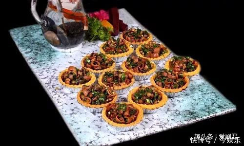 年夜饭菜谱:辣子鸡翅,酥皮沙龙海肠,杂菌红烧肉