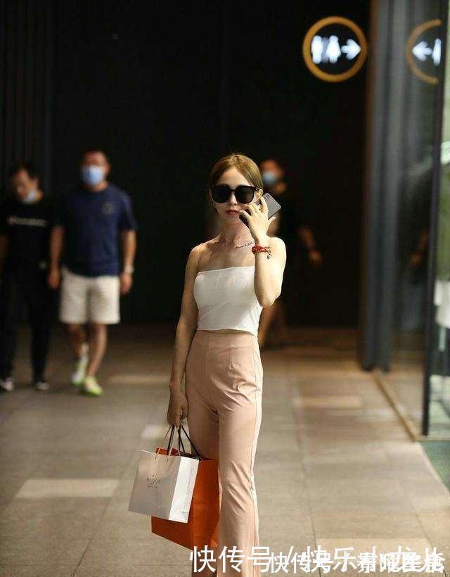 唐顿庄园 黑色性感上衣搭配黑色性感短裤,研究搭配,适合大家的搭配