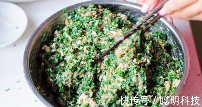 调饺子馅,记住“2不加”,教您鲜嫩多汁的做法,喷香好吃
