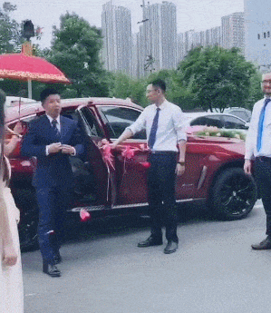 |搞笑GIF动图:老哥你这是叫鱼给钓了吧