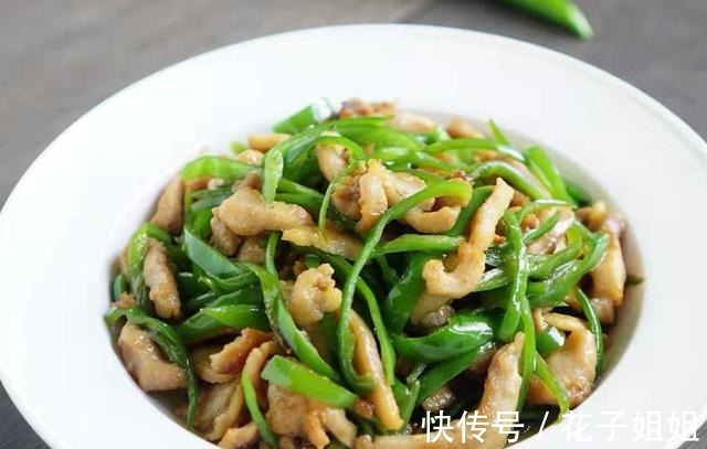 西蓝花|冬天皮肤干燥,别光喝水,8种“高维C”食物要多吃,水润气色好!