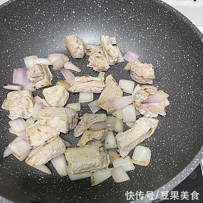 #暖冬酱在手，嗨吃部队锅# 超下饭！韩式炖猪排