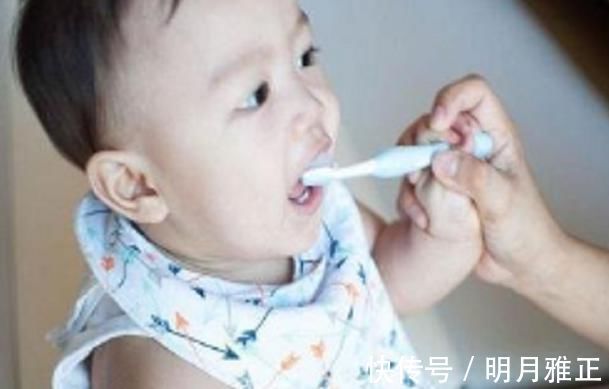 智齿|6岁男娃长“双层牙”,老人的“坏习惯”害了娃,你家有这习惯吗
