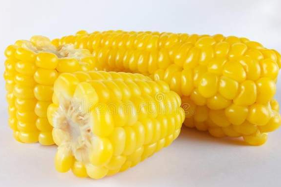 保存玉米，直接放冰箱，还是煮熟再冷冻教你一招，新鲜不变味