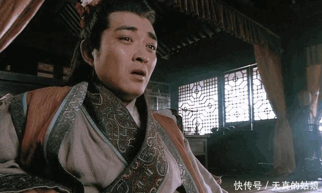 林冲带兵器冲进白虎堂,惨遭牢狱之灾,但受到照顾得以保全性命!