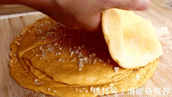 一日三餐|这种南瓜千层饼，在家就能做，口感独特，馅料丰富，比肉夹馍还香