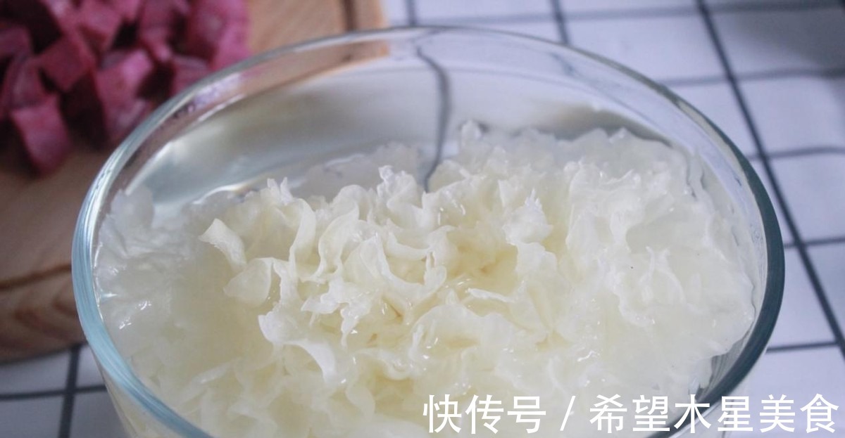 红枣|这是一道银耳羹,加了紫薯后更加香甜,营养更足!