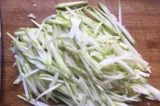 70岁奶奶的鸡蛋饼秘方，3分钟学会，营养美味，再也不光顾路边摊