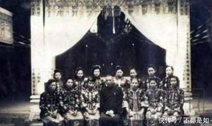 貌美|民国罕见夫妻照一妻十二妾,眉清目秀,个个肤白貌美大长腿