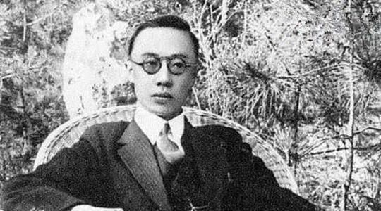 溥仪|溥仪晚年重回故宫，从龙椅下翻出一个小玩具，众人看后都笑了