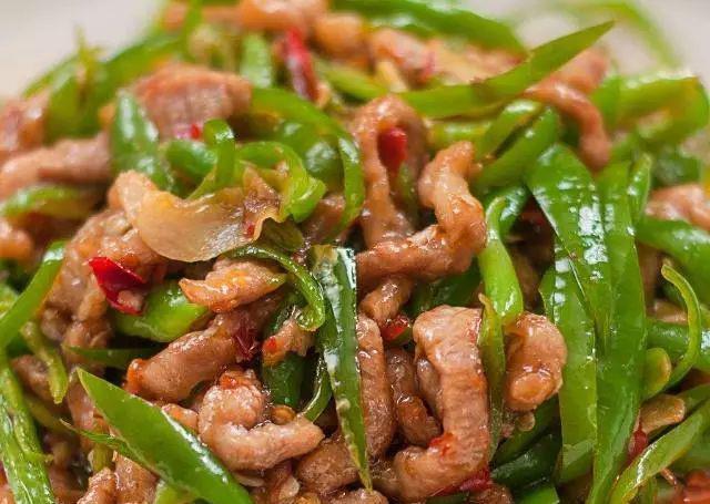 炒肉丝，别再放淀粉腌制了，30年大厨教你三招，肉丝滑嫩入味