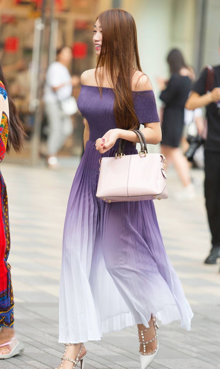 高跟鞋|貌美如花的小美女,一束马尾置于脑后,更加显得清爽文静