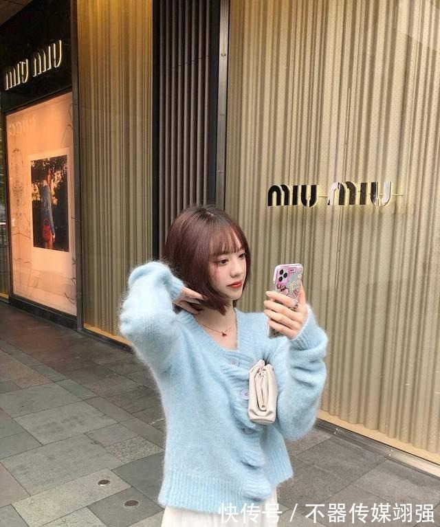 显高显瘦|普通人的“高级穿法”，粉色衬衫配白色阔腿裤，显高显瘦还洋气