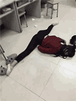 |搞笑美女GIF：舞蹈系女生寝室的日常！目光所到之处都是美腿！